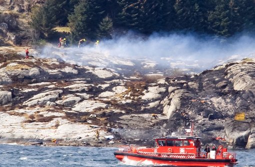 Rettungskräfte auf der Suche nach Opfern: Bei einem Helikopterabsturz mit Arbeitern einer Ölplattform sind in Norwegen wohl alle 13 Menschen an Bord ums Leben gekommen. Foto:  