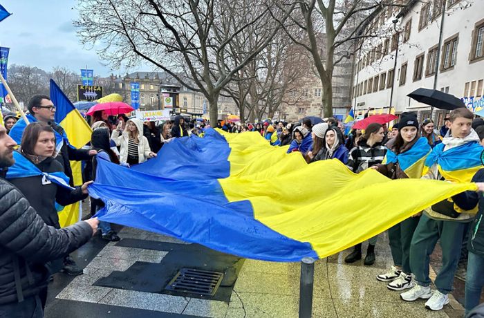 Ein Jahr Krieg gegen die Ukraine: Lautstarke Rufe in Stuttgart nach einem Ende des Krieges