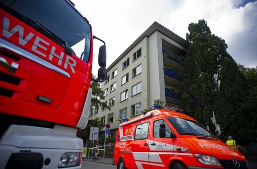 Die Feuerwehr erfüllt unterschiedlichste Aufgaben – wie hier den Rettungseinsatz bei einem Brand in Stuttgart. Deshalb braucht sie Unterstützung aus der Politik Foto: Max Kovalenko