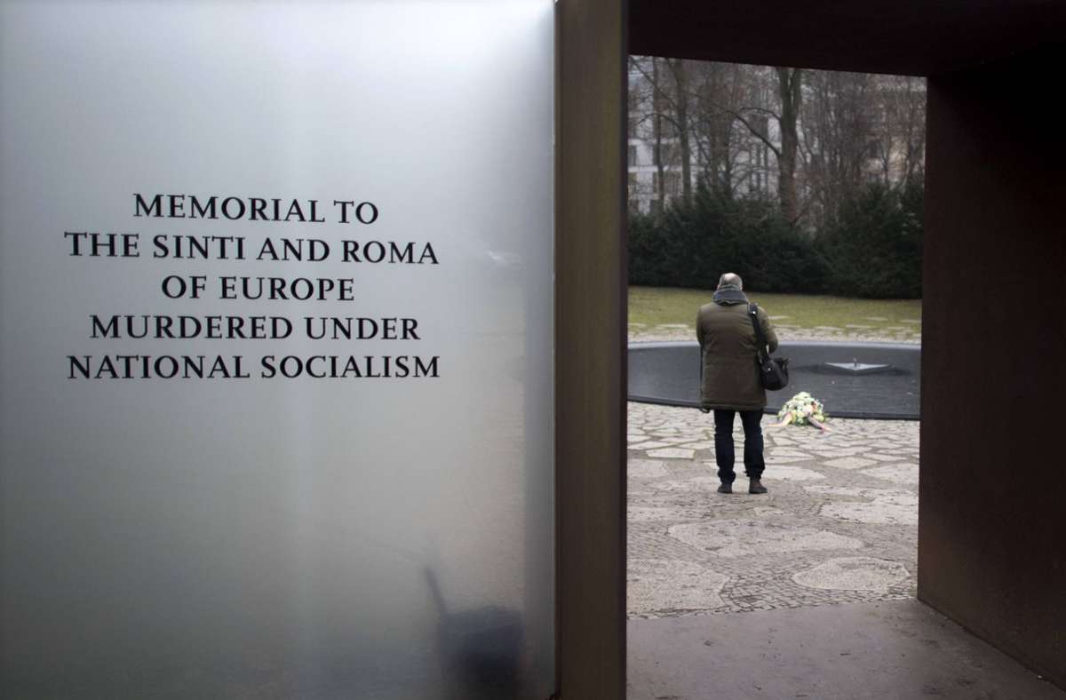 Das Denkmal für die im Nationalsozialismus ermordeten Sinti und Roma in Berlin, gegenüber vom Reichstag.