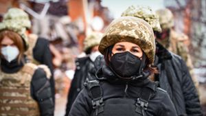 Annalena Baerbock an der Donbass-Front. Foto: dpa/Bernd von Jutrczenka