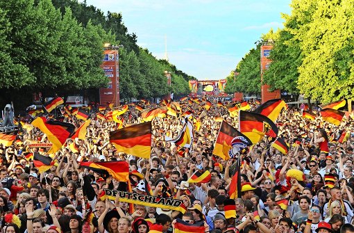 So sah es auf der Fanmeile am Brandenburger Tor bei der Fußball-WM 2010 aus. Foto: dpa