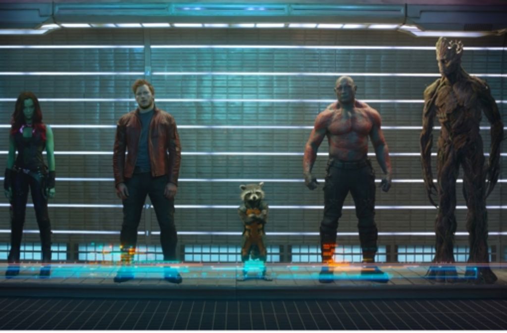Die „Guardians Of The Galaxy“ (v. li.):  Zoe Saldana als Gamora,  Chris Pratt als  Peter „Star-Lord“ Quill, Waschbär Rocket, Dave Bautista als Drax - mehr Bilder zum Film in unserer Bildergalerie!