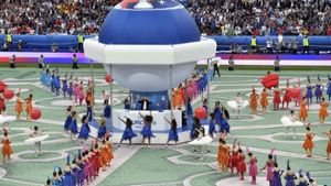 Mit einer imposanten Feier ist die Fußball-EM in Frankreich eröffnet worden. Foto: AFP