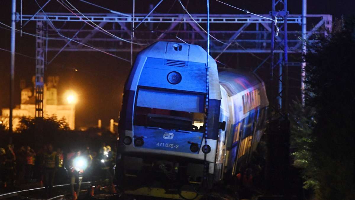 Bei Prag: Ein Toter und Dutzende Verletzte bei Zugunglück