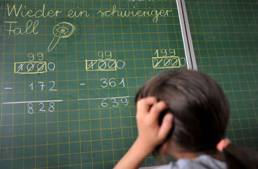 Grundkompetenzen in Mathe und Deutsch sollen mit den Programmen gefördert werden. Foto: dpa