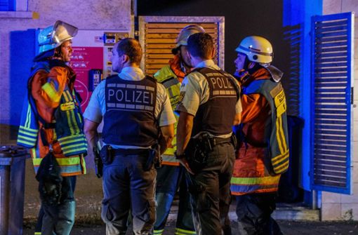 Nach dem Kellerbrand in Backnang geht die Polizei von Brandstiftung aus. Foto: SDMG
