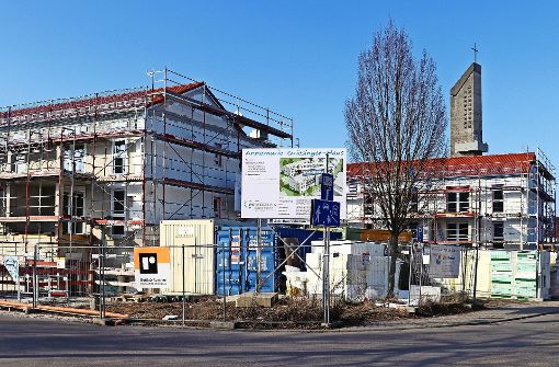 Arbeiten auf Hochtouren: die beiden Gebäude des Annemarie-Griesinger-Hauses sollen im Sommer bezugsfertig sein. Foto: factum/Granville
