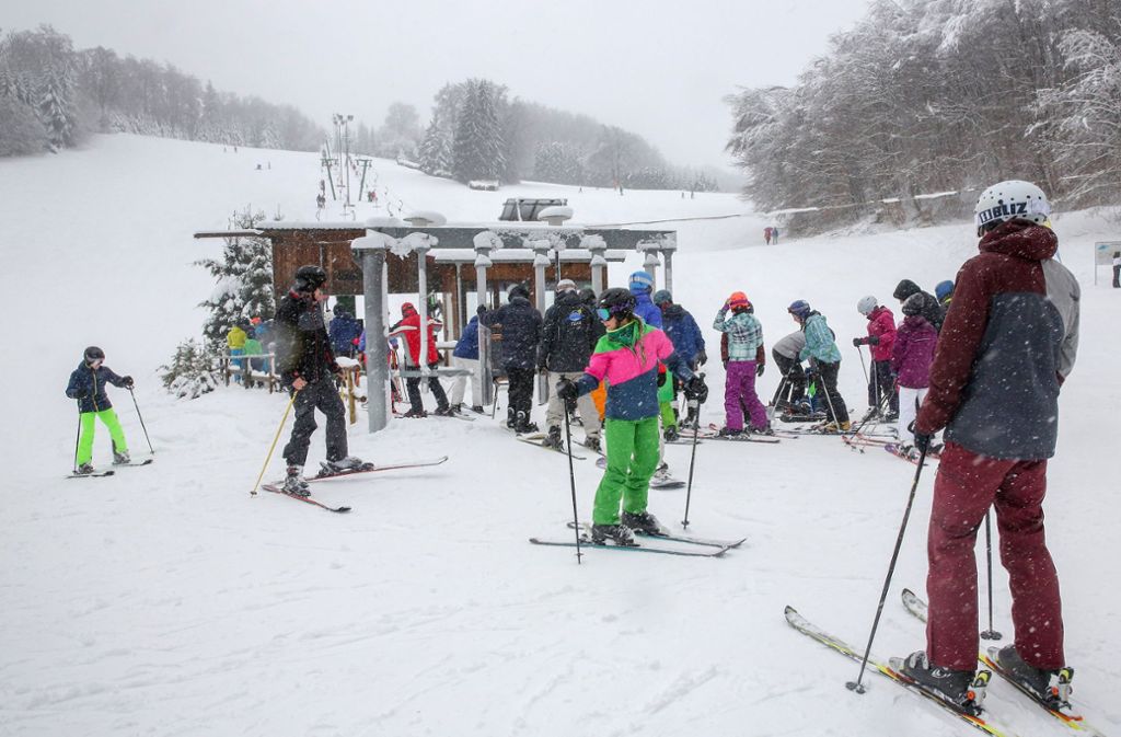 Viel Schnee wird die Skifahrer am Wochenende in Österreich erwarten. Foto: dpa