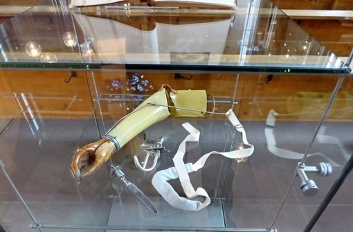 Diese Armprothese für Kriegsversehrte wird auch ausgestellt. Foto: Sebastian Ostendorf