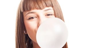 Um zuckerfreie Kaugummis zu süßen, enthalten sie Süßstoffe. Besonders häufig Aspartam, das einen schlechten Ruf hat – wohl zu Unrecht. Foto: fotolia