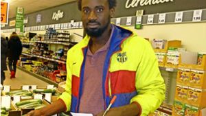 Nicht nur Amadou Touray aus Gambia kann mit deutschen Wörtern  im Supermarkt  besser einkaufen. Foto: VHS