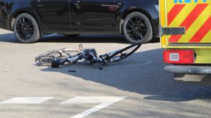 83-Jähriger auf E-Bike stirbt nach Zusammenstoß mit Auto