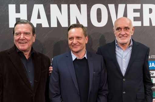 Die Drei von Hannover 96: Gerhard Schröder, Horst Heldt und Martin Kind (von links). Foto: dpa