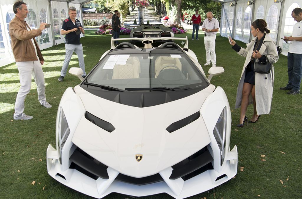 Ein seltener Lamborghini Veneno Roadster, von dem es weltweit nur neun Exemplare gibt, erzielte einen Rekordpreis von 7,6 Millionen Euro.