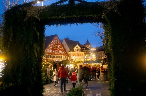 Der Esslinger Mittelalter-und Weihnachtsmarkt ist seit Dienstagnachmittag eröffnet. Foto: Horst Rudel