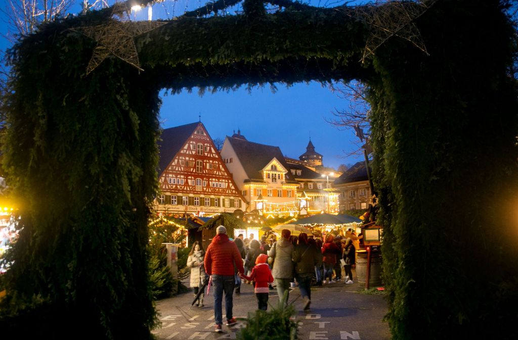 Der Esslinger Mittelalter-und Weihnachtsmarkt ist seit Dienstagnachmittag eröffnet.