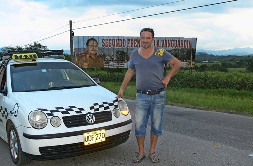 Von seinem Taxi hängt für Reiner Ast alles ab – Ersatzteile für das Auto findet er auf Kuba nicht Foto: Peter Chemnitz