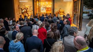 Großer Andrang bei der Eröffnung der Stuttgarter Hermès-Filiale Foto: Lichtgut/Julian Rettig