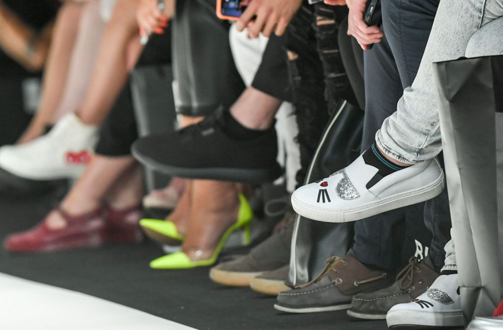 Auch beim Publikum der Fashion Week waren ausgefallene Sneaker zu finden. Foto: dpa