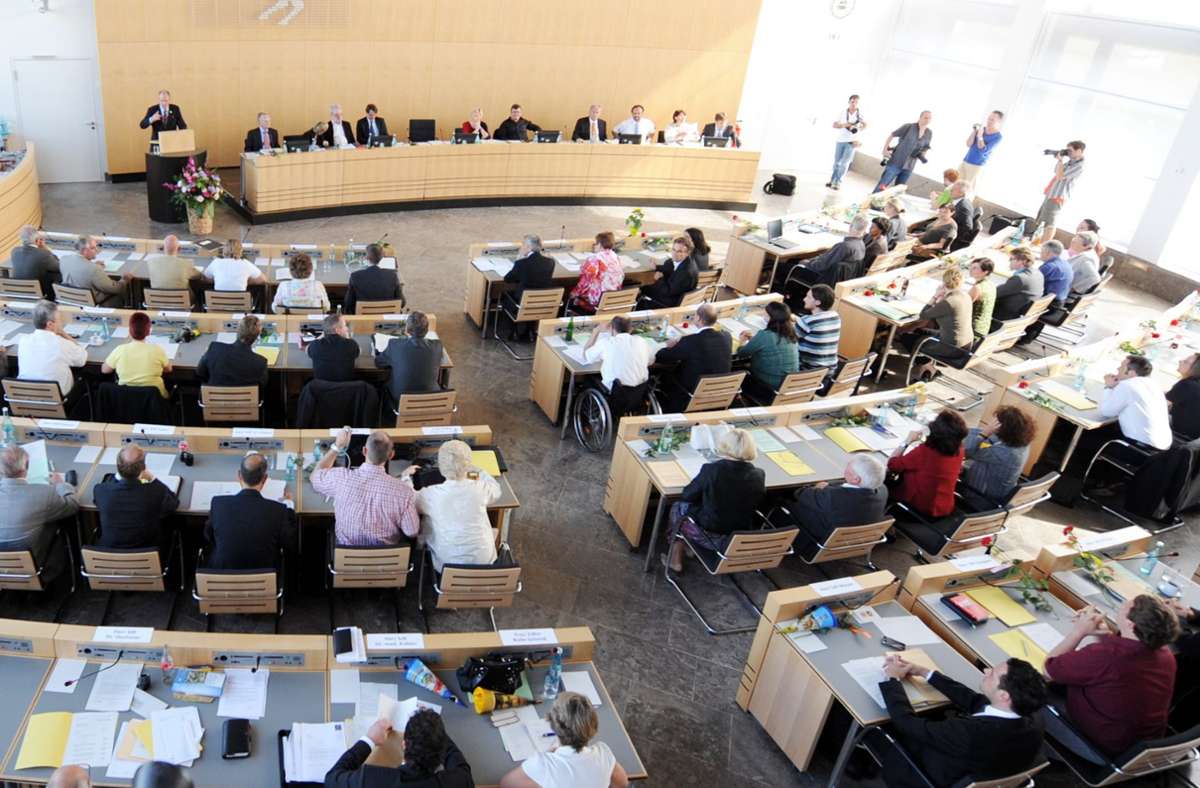 Der Stuttgarter Gemeinderat hat höhere Bezüge der Bürgermeister gebilligt. Foto: dpa/Bernd Weißbrod