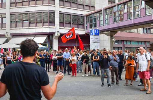 Lauter Protest gegen die Warteschlangen vor der Ausländerbehörde. Foto: Lichtgut/Max Kovalenko