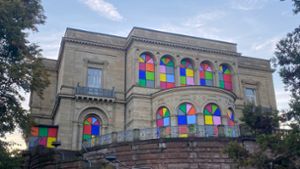 Den bunten Fenstern erinnern an die originale Geometrie der ursprünglichen Fenster. Foto: Lenya Trautmann/Lenya Trautmann