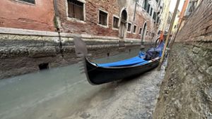 Venedigs Gondeln liegen auf dem Trockenen