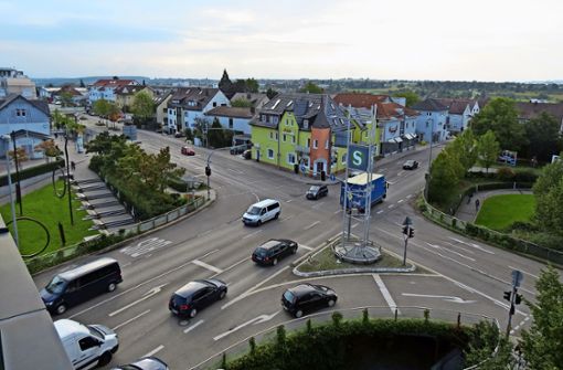 Der Ortskern von Bernhausen würde bei einer Untertunnelung entlastet. Das Foto zeigt die  Linden-Kreuzung). Foto: Otto-H. Häusser