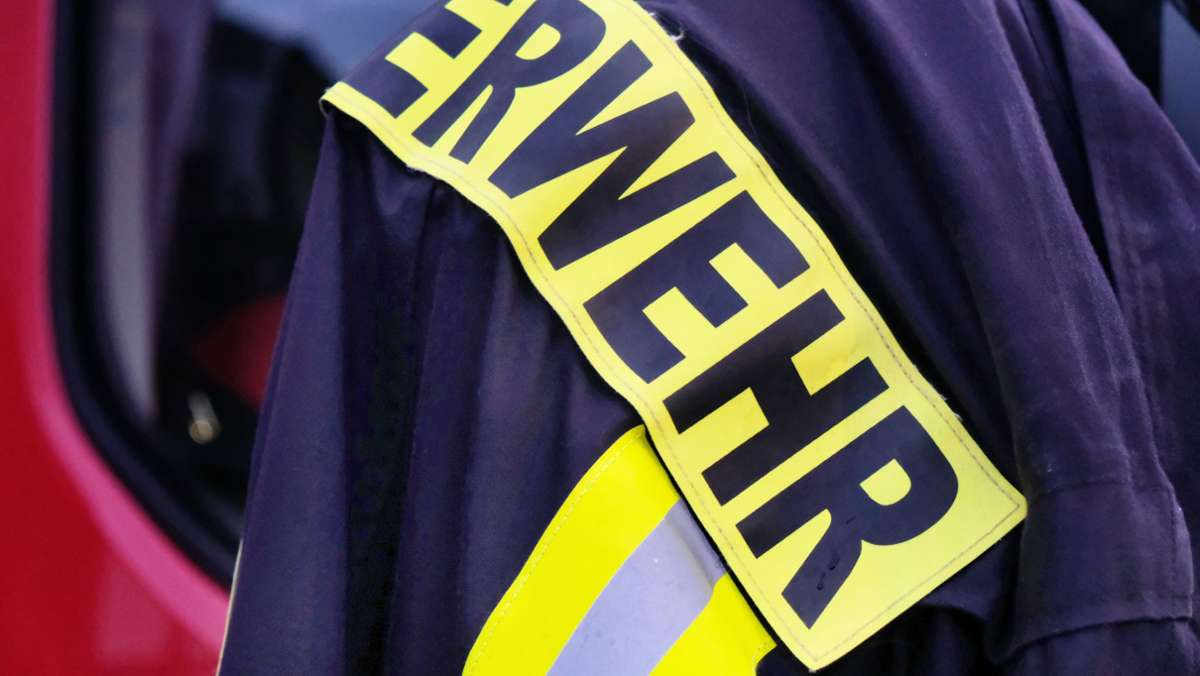 Feuerwehreinsatz bei Weissach: 70 000 Euro Schaden nach Feuer in Gartenhütten