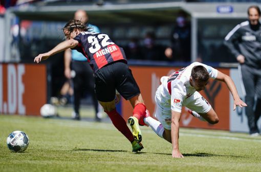 Der VfB geriet in Wiesbaden ins Stolpern. Foto: dpa//Uwe Anspach