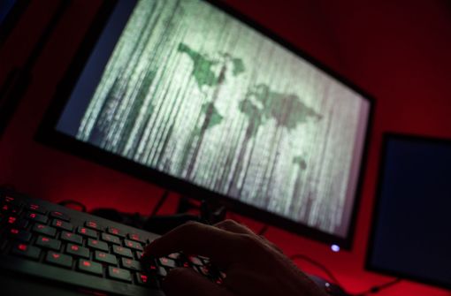 Cyberangriffe häufen sich: Im aktuellen Fall hat ein Unbekannter versucht, sich in die Computer eines Wasserwerks in Oldsmar (US-Bundesstaat Florida) zu hacken. Foto: Nicolas Armer/dpa