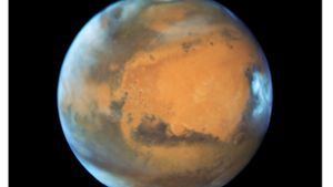 Der Planet Mars, aufgenommen vom „Hubble“-Weltraumteleskop. Mars ist dieser Tage besonders nah an der Erde und kann mit bloßem Auge am Nachthimmel beobachtet werden. Am 13./14. Oktober  wird die Erde genau zwischen der Sonne und dem Roten Planet stehen. Foto: Epa/Nasa/Hubble/dpa