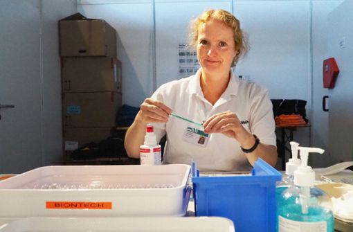 Alexandra Grüb von den Maltesern hat monatelang in Halle 9 geimpft. Foto: Frank Wahlenmaier