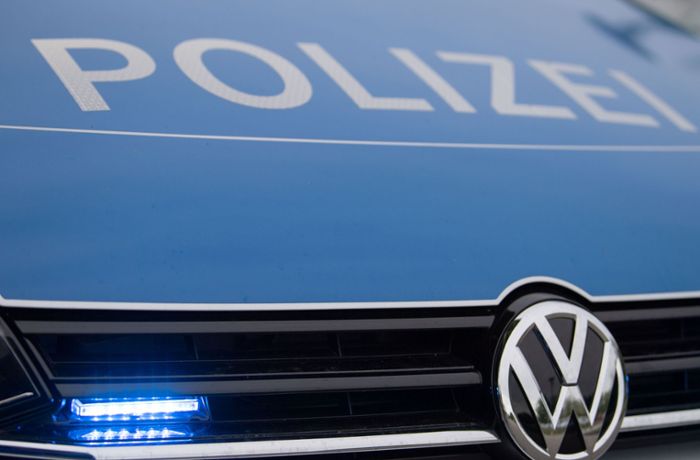 Stuttgarter Polizei sucht Zeugen: Handtasche samt Bargeld aus Porsche gestohlen