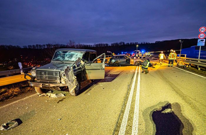 Schwerer Unfall bei Neckartailfingen: Neun Verletzte auf B312