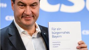 Markus Söder präsentiert den neuen Koalitionsvertrag der CSU mit den Freien Wählern. Foto: dpa