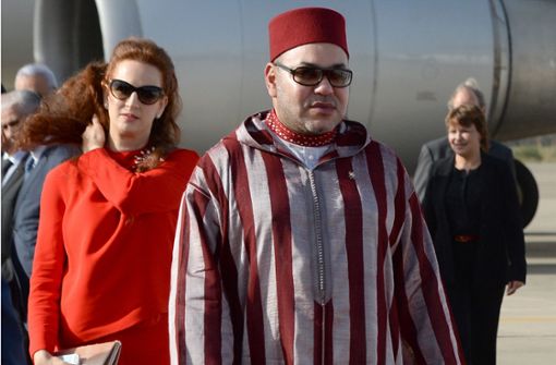 König Mohammed VI. (Mitte) mit seiner Ehefrau Prinzessin Lalla Salma Foto: AFP