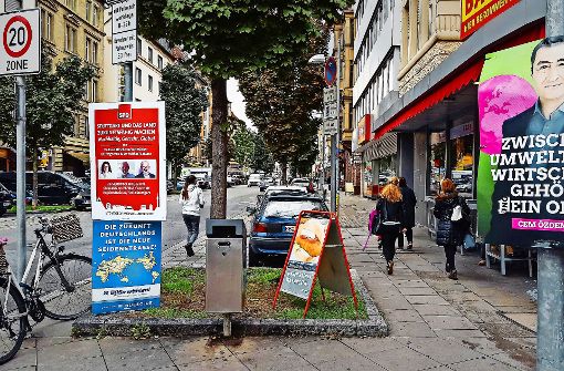 Im Stadtbild sind Wahlplakate sehr präsent, in einer Arztpraxis sind sie deplatziert. Foto: Lichtgut/Max Kovalenko