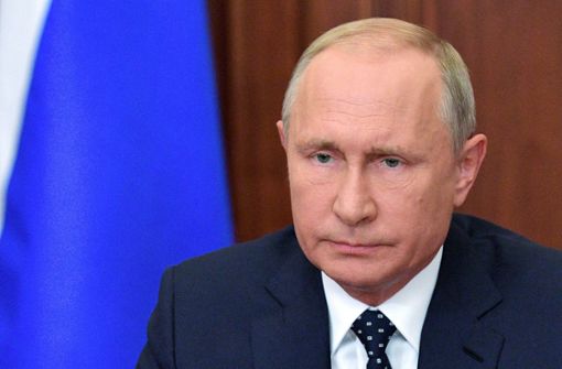 In einer TV-Ansprache erklärt der russische Präsident Putin, dass die harten Einschnitte bei der Rente unumgänglich seien. Foto: AP