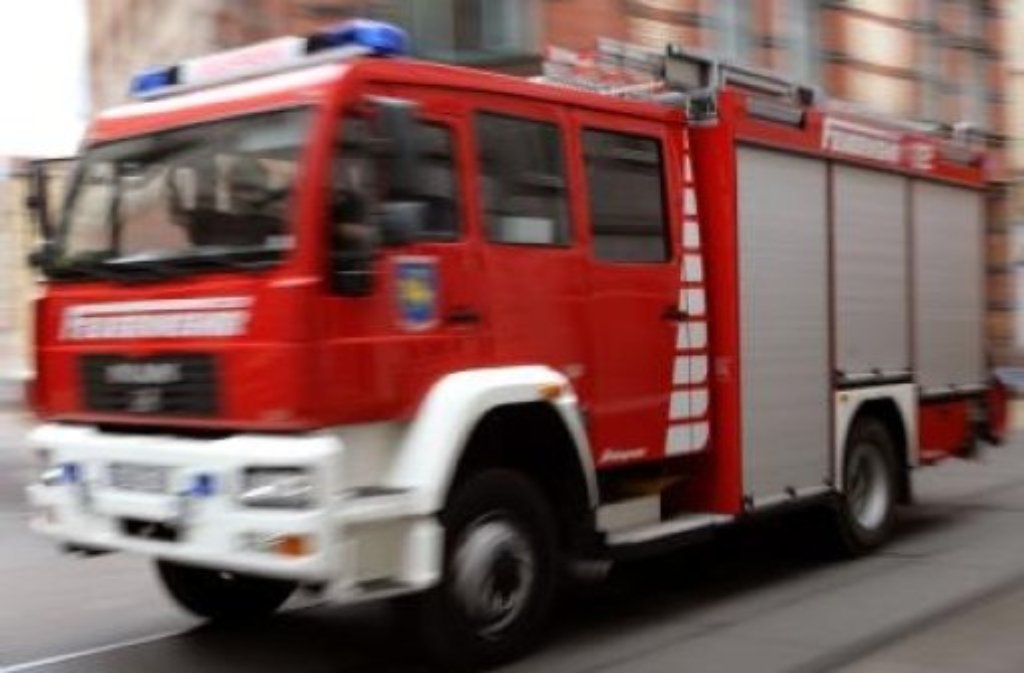 Beim Brand eines Einfamilienhauses im südbadischen Schopfheim (Kreis Lörrach) ist am Montag ein 66 Jahre alter Mann lebensgefährlich verletzt worden. Foto: dpa