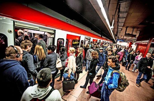 Wegen Unpünktlichkeit und unzufriedener Kunden muss die S-Bahn Stuttgart erneut eine Strafe in Millionenhöhe zahlen. (Symbolfoto) Foto: Lichtgut/Leif Piechowski