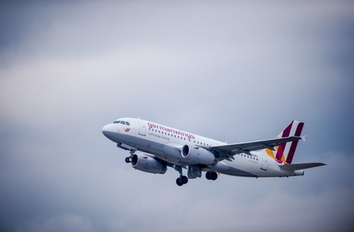 Schüler und Lehrer aus Haltern am See fliegen ein Jahr nach der Germanwings-Katastrophe wieder nach Barcelona. (Symbolfoto) Foto: dpa