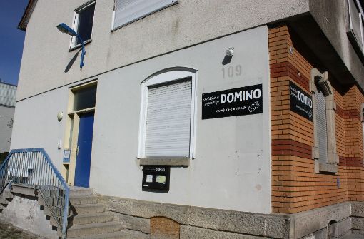 In dem Gebäude, in dem einst das christliche Jugendcafé Domino beherbergt war, will die Stadt nun Flüchtlinge unterbringen. Foto: Natalie Kanter
