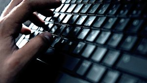 Die Hacker-Attacke auf Computer des Deutschen Bundestags ist nach Regierungsangaben noch nicht ganz abgewehrt. Foto: dpa