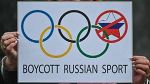 Protest gegen den Start russischer Athleten bei den Olympischen Spielen  in Paris Foto: imago/Artur Widak