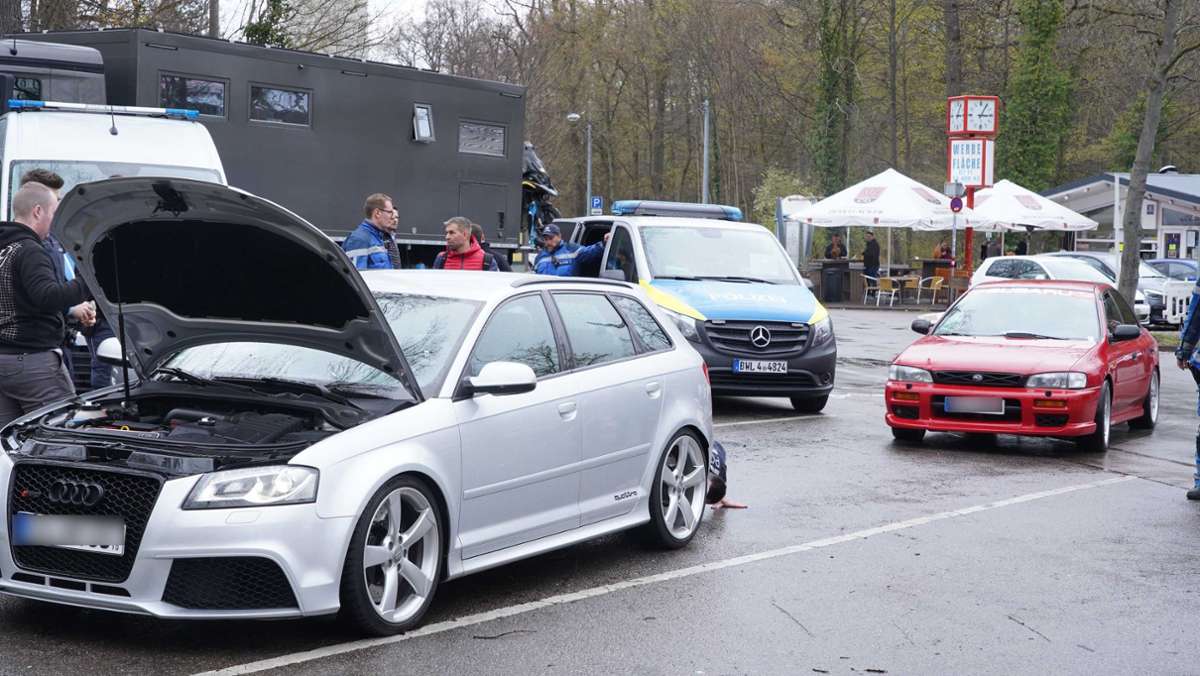 Tuning-Szene feiert „Car-Freitag“ in Stuttgart: Polizei beschlagnahmt mehrere Fahrzeuge bei Kontrolle