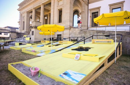 Das Sommerfestival „Stuttgart am Meer“ begrüßt seine Besucher in diesem Jahr mit einer Corona-konformen Dünenlandschaft. Foto: Lichtgut/Max Kovalenko