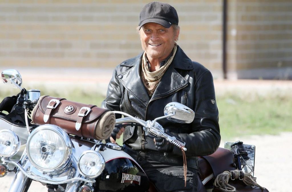 Mit 79 Jahren schwingt er sich noch einmal auf die Harley-Davidson: Terence Hill