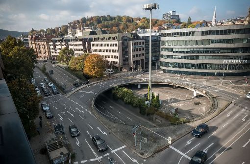 Der Österreichische Platz besteht zum größten Teil aus der Bundesstraße. Foto: Lichtgut/Achim Zweygarth